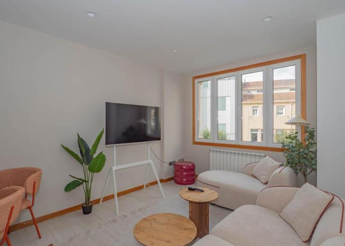 E1, 2 bedrooms, terrace, downtown, free parking