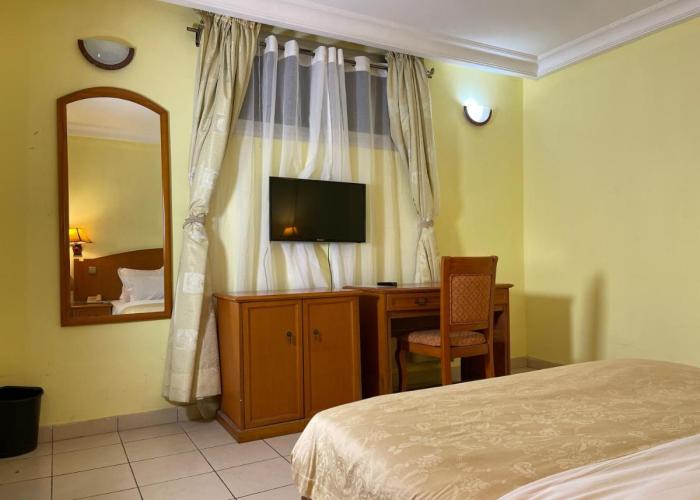 Hotel Peninsule Bonamoussadi Douala