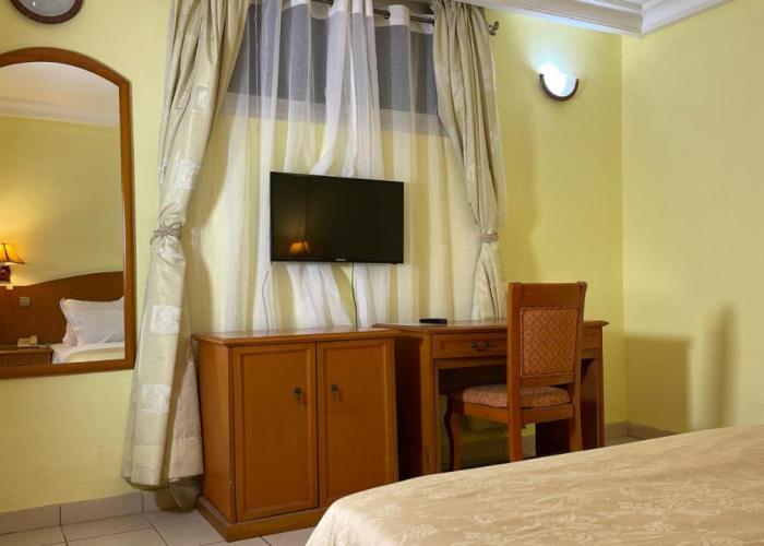 Hotel Peninsule Bonamoussadi Douala