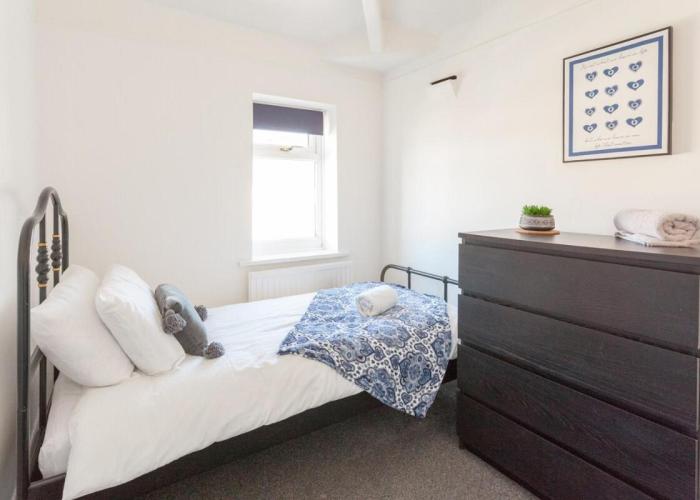 Warrington House, free parking and WiFi