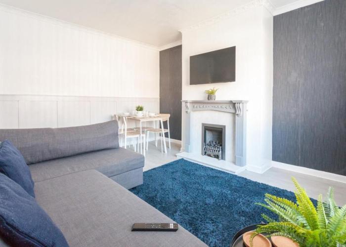 Warrington House, free parking and WiFi