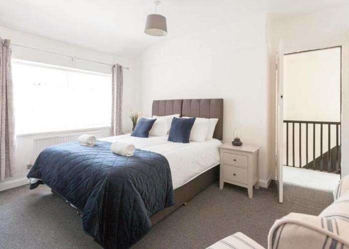 Warrington House, free parking and WiFi