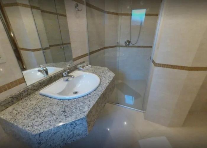 Barbur Center Hotel