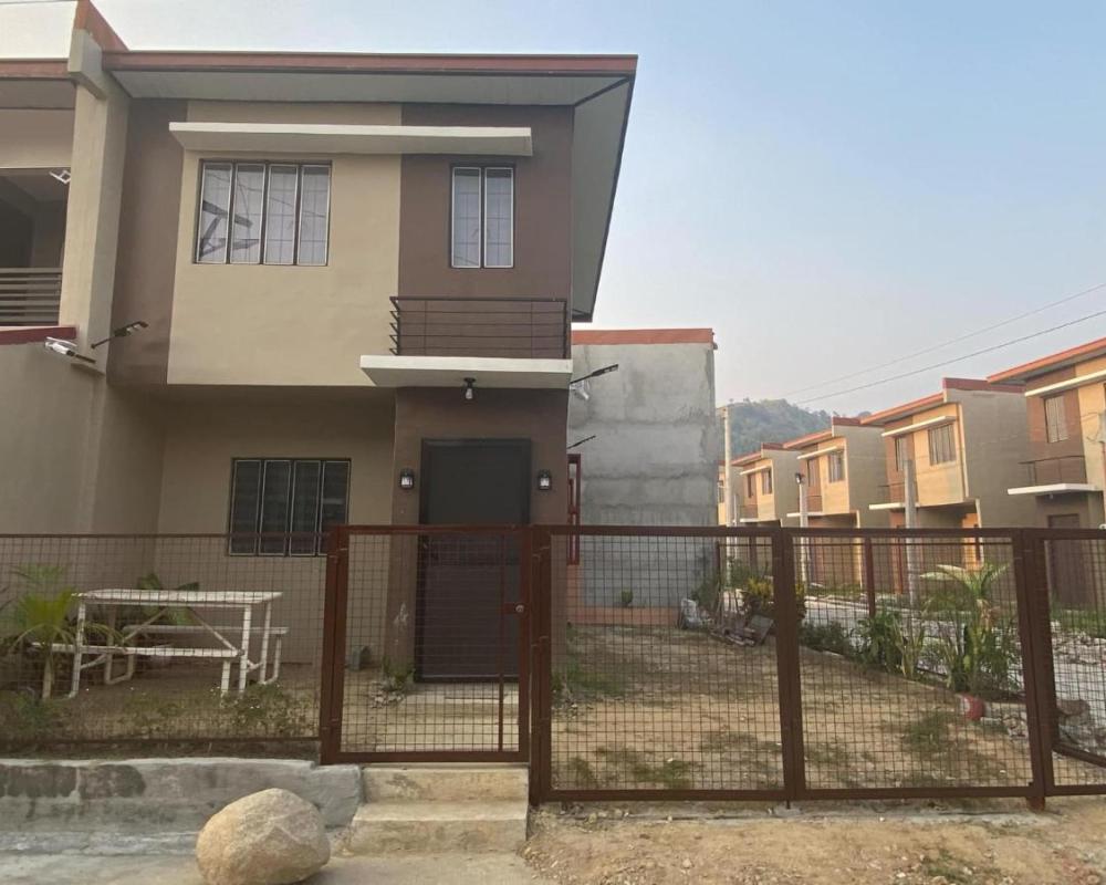 фото Cozy Rustic Corner House Subic