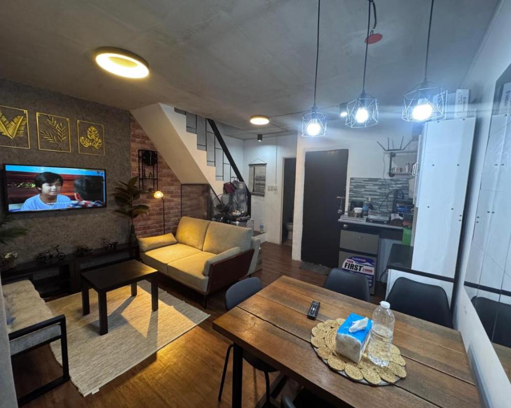 фото Cozy Rustic Corner House Subic