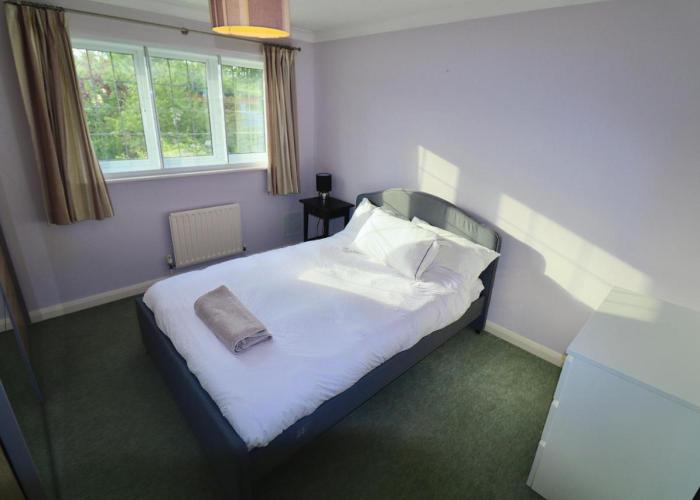 Spacious 4 Bed House in Winchester with Parking and Garden
