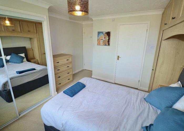 Spacious 4 Bed House in Winchester with Parking and Garden