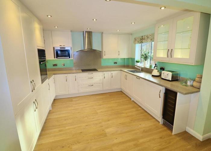Spacious 4 Bed House in Winchester with Parking and Garden