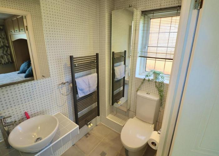 Spacious 4 Bed House in Winchester with Parking and Garden