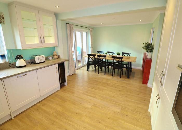 Spacious 4 Bed House in Winchester with Parking and Garden