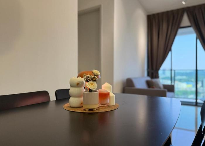 NEW 3R2B FamilyHome Puchong 8 pax