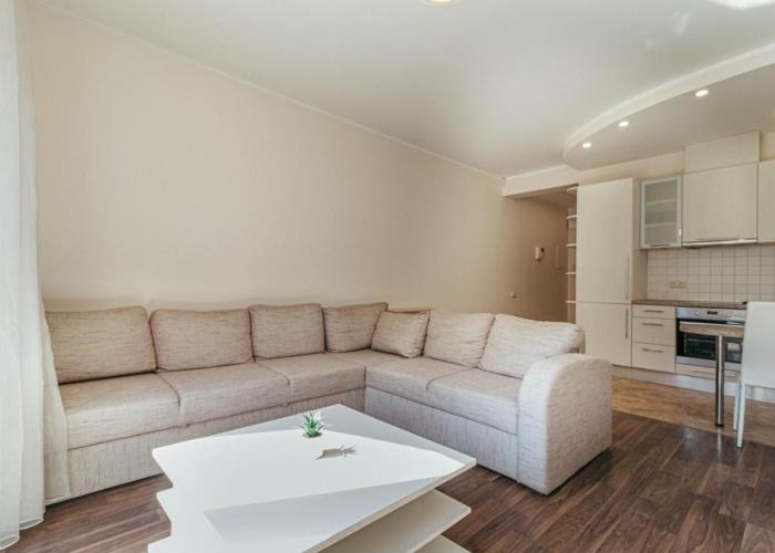 Modern Flat near City Center with Parking, Smart TV & Wi-Fi