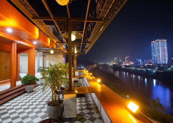 Khách sạn Việt Trung
