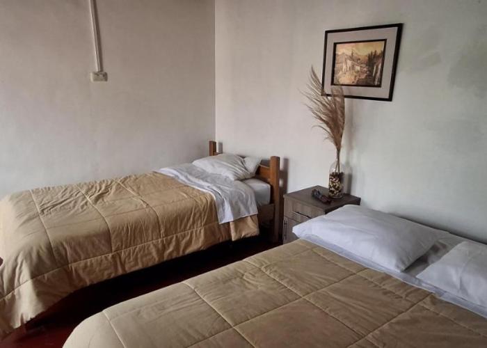 Hostal y Camping El Tambo