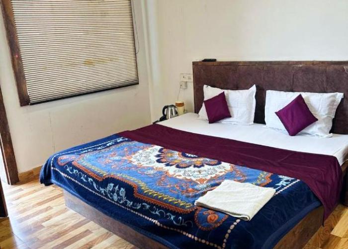 Laxmi Residency ! nearby Prem mandir & ISCKON temple - Best in location! close to All Main Attractions, Standard rooms