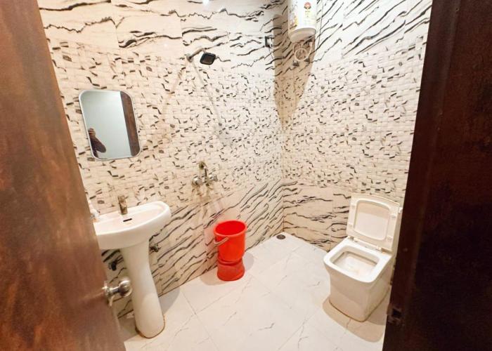 Laxmi Residency ! nearby Prem mandir & ISCKON temple - Best in location! close to All Main Attractions, Standard rooms