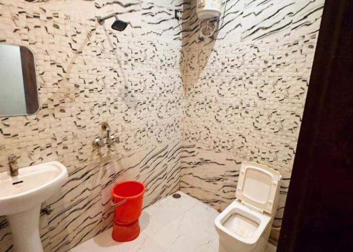 Laxmi Residency ! nearby Prem mandir & ISCKON temple - Best in location! close to All Main Attractions, Standard rooms