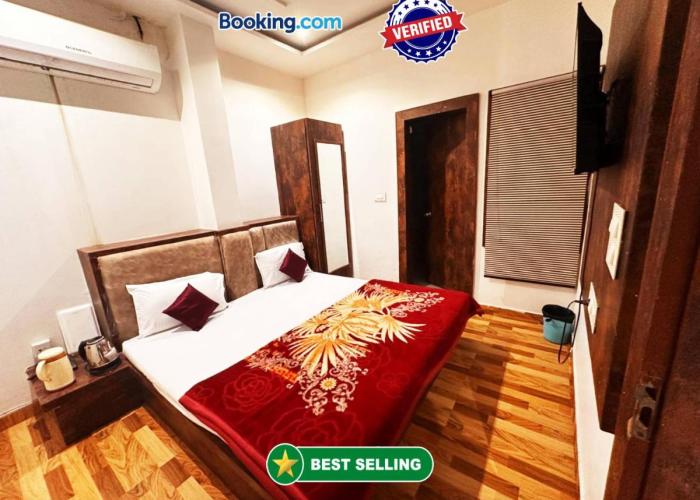 Laxmi Residency ! nearby Prem mandir & ISCKON temple - Best in location! close to All Main Attractions, Standard rooms