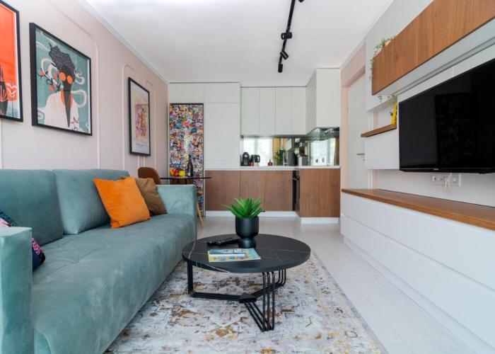 Maison Colorée - Bright And Cozy Home by Metro And Mall