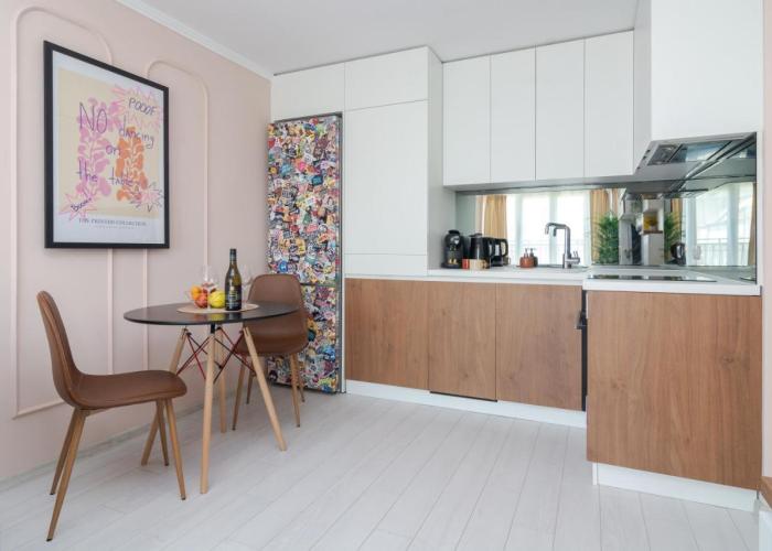 Maison Colorée - Bright And Cozy Home by Metro And Mall