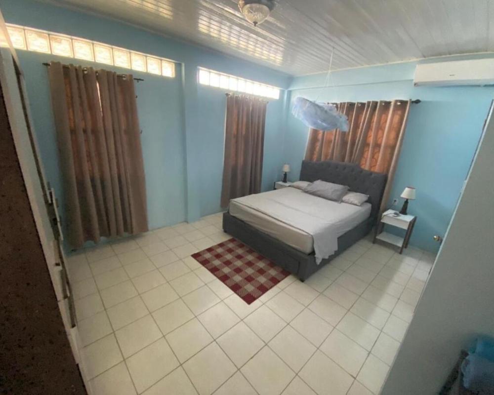фото Lyn's Place