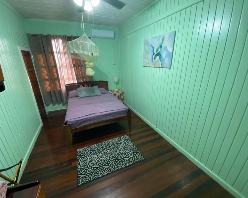 фото Lyn's Place