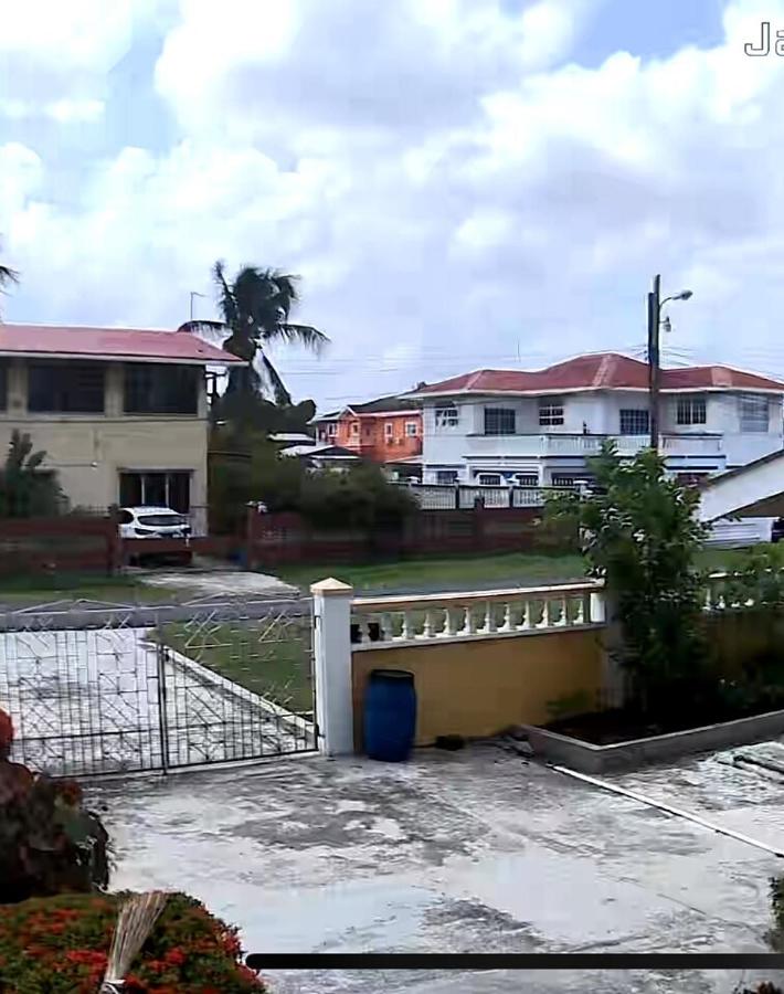 фото Lyn's Place