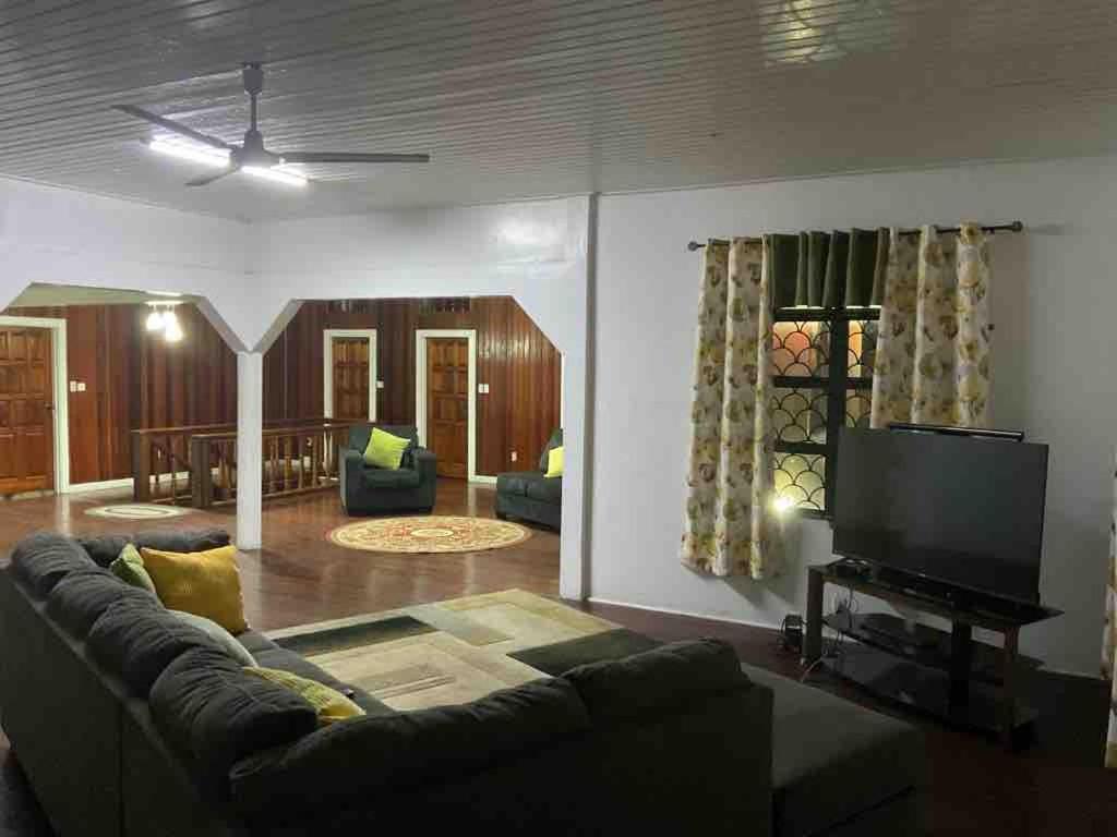 фото Lyn's Place