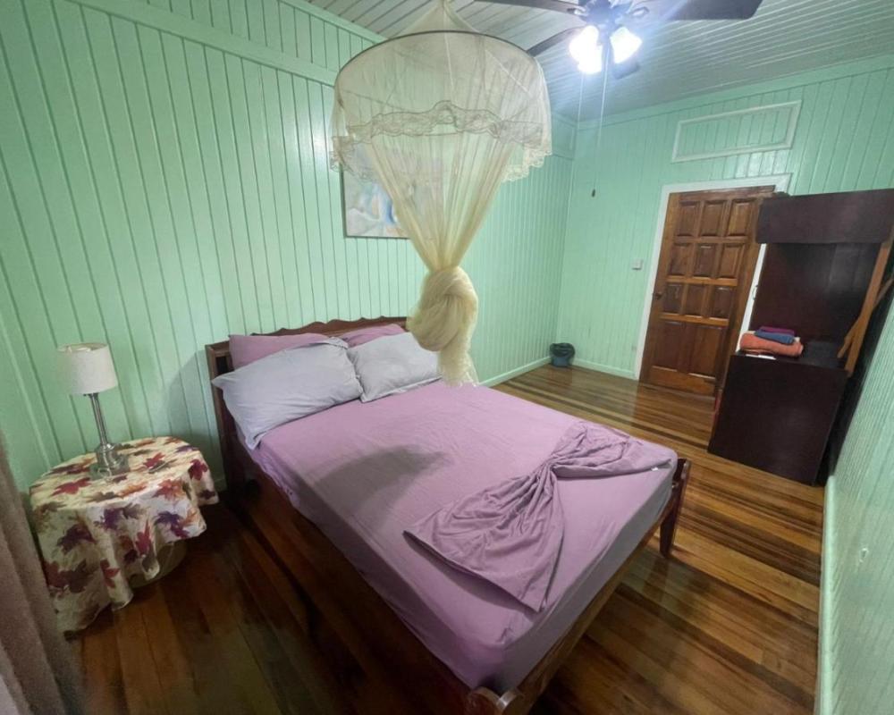 фото Lyn's Place