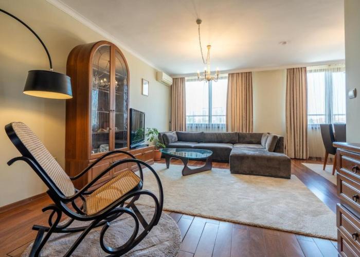Elegant Aristocratic 2 BDRM Flat, TOP Location