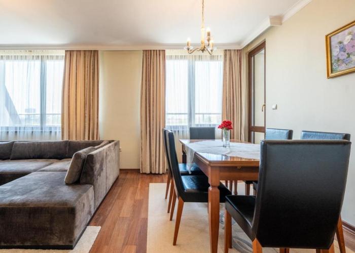 Elegant Aristocratic 2 BDRM Flat, TOP Location