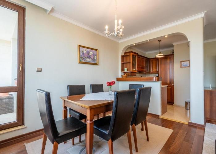 Elegant Aristocratic 2 BDRM Flat, TOP Location