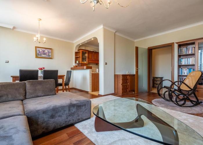 Elegant Aristocratic 2 BDRM Flat, TOP Location