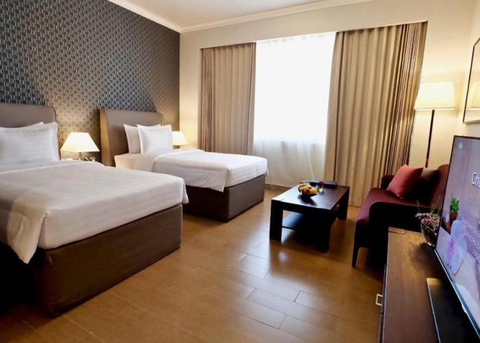 White Square Curve Hotel & Suites