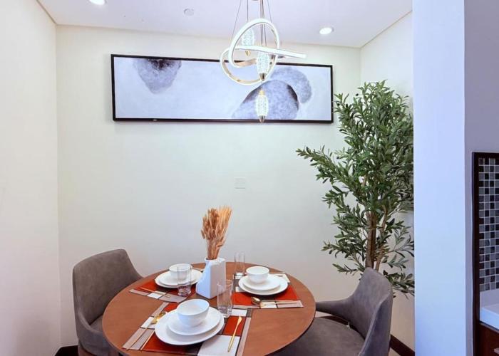 75 inch TV One Bedroom Apartment