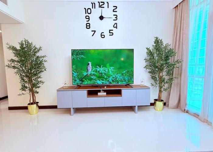 75 inch TV One Bedroom Apartment
