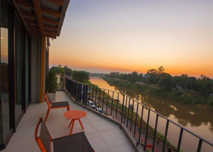 Dragon River Avenue Hotel