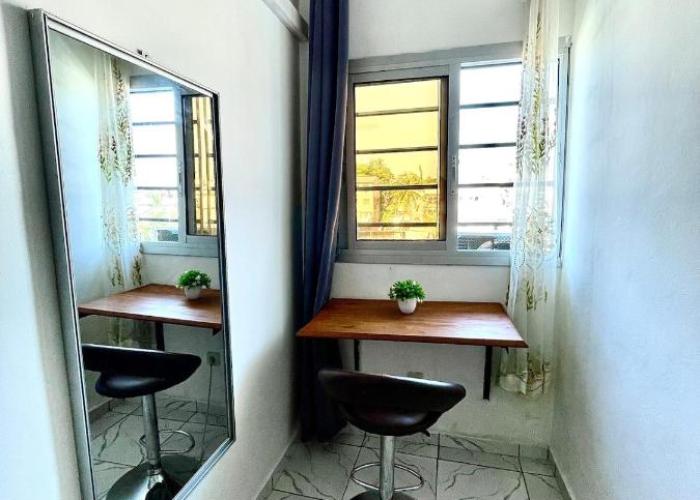 Studio B4 Fustel City, Bonamoussadi Santa Lucia, WiFi, Chaînes TV, gardien