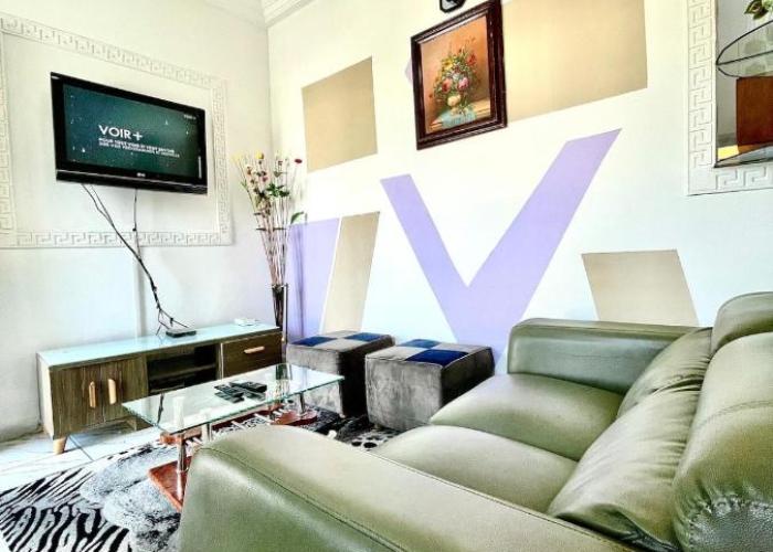 Studio B4 Fustel City, Bonamoussadi Santa Lucia, WiFi, Chaînes TV, gardien