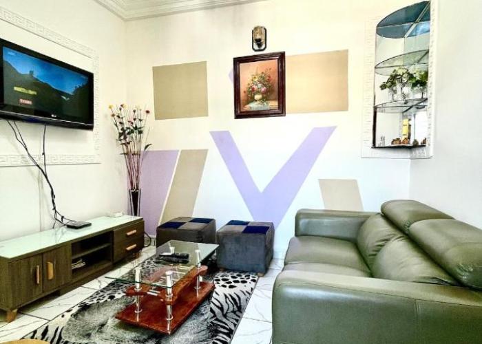 Studio B4 Fustel City, Bonamoussadi Santa Lucia, WiFi, Chaînes TV, gardien