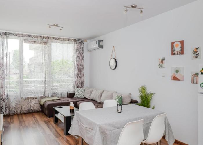 Terra Vibes - Central 1BD with balcony by Flat Mаnager