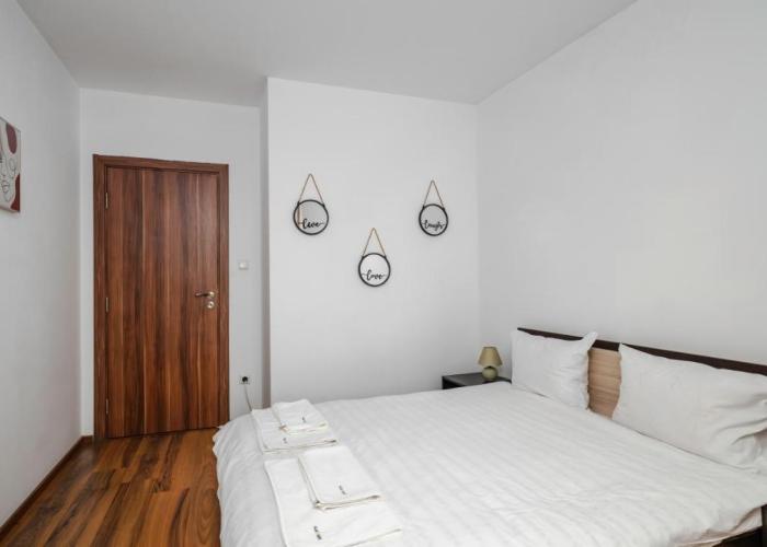 Terra Vibes - Central 1BD with balcony by Flat Mаnager