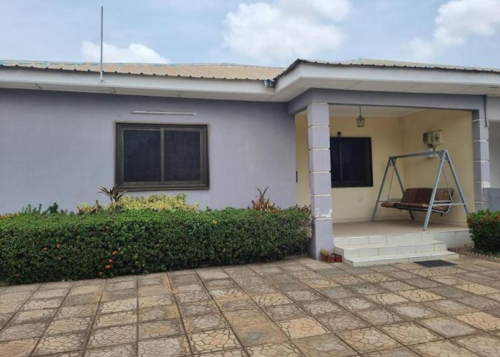 2 bedroom house in Tema
