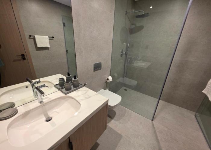 Sleek 1BR Haven Comfort and Style in Pearlhouse!