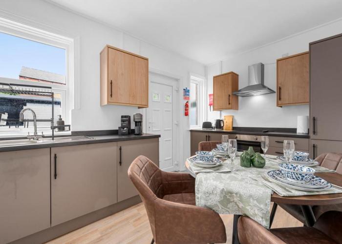 Free Parking Stunning 3Bedroom Home In Wigan