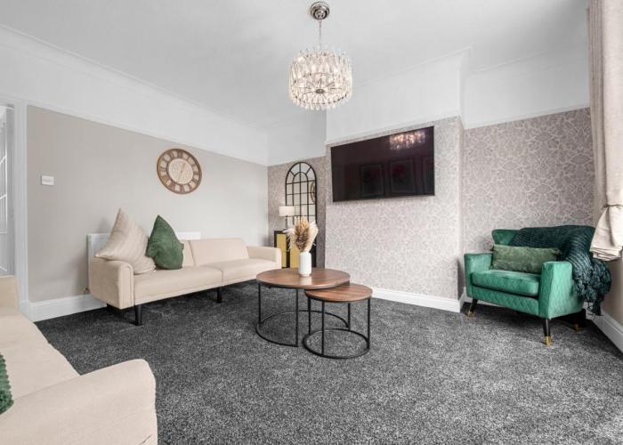 Free Parking Stunning 3Bedroom Home In Wigan