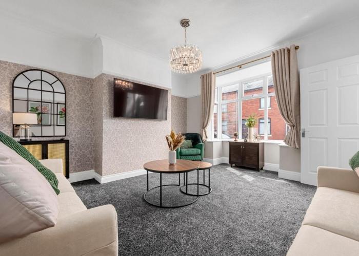 Free Parking Stunning 3Bedroom Home In Wigan