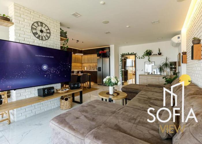 Sofia View - By Metro, Kids room, Sky Lounge Terrace, 2-Car Garage, Playground, BBQ, 24h Security