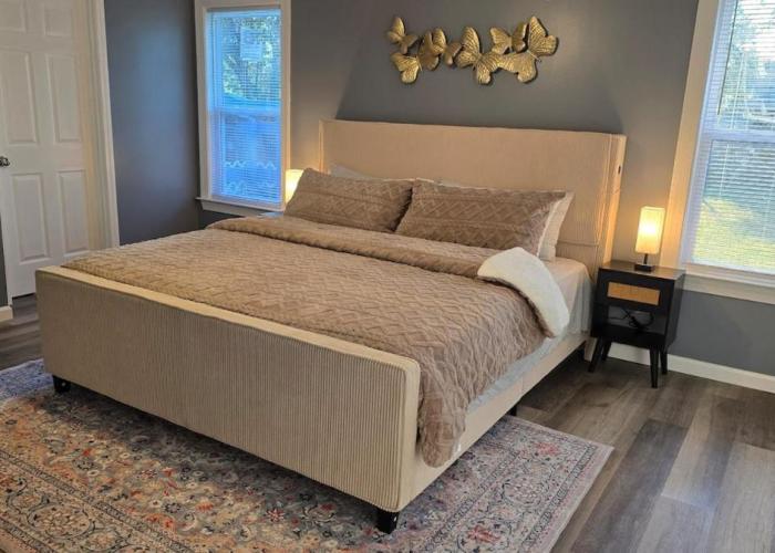 Cozy Home Sleeps 6 3 bed 2 bath off I-10