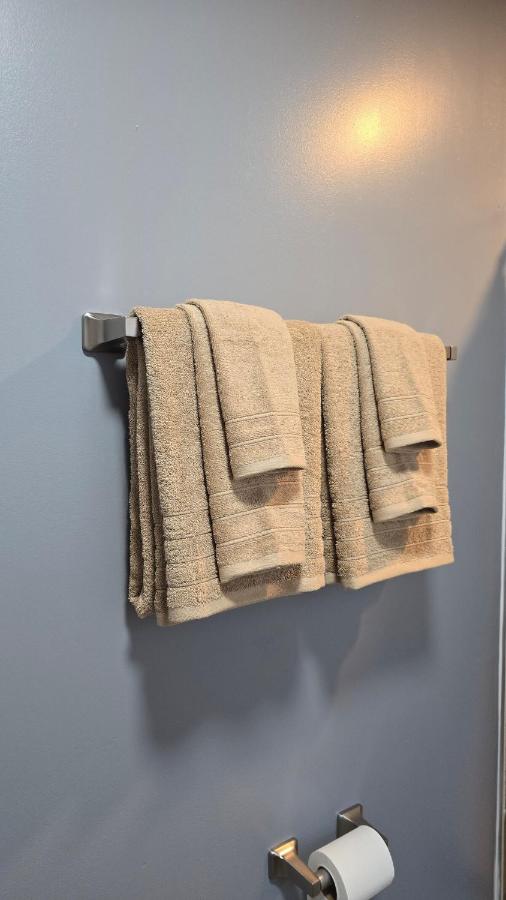 Cozy Home Sleeps 6 3 bed 2 bath off I-10